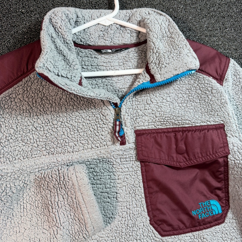 The North Face Sherpa 1/4 Zip Pullover Men's S Front pocket Grey burgundy